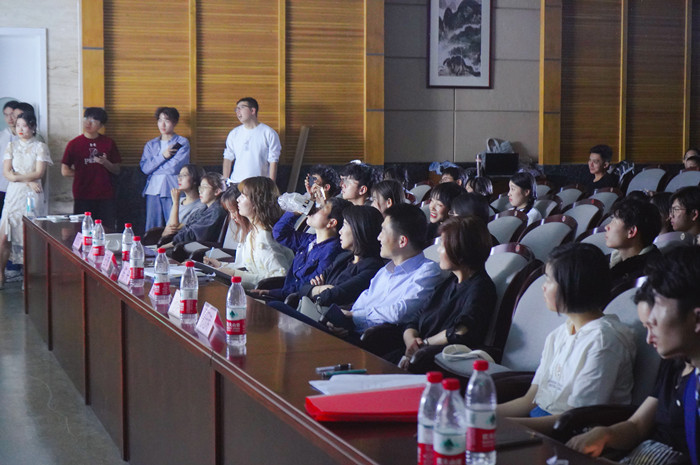 1620373426134947EC82.jpg 观众_副本.jpg